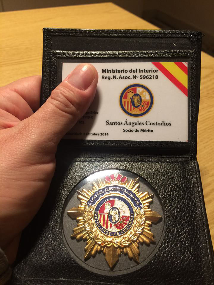 Carné y cartera de socio con el escudo de la Asociación